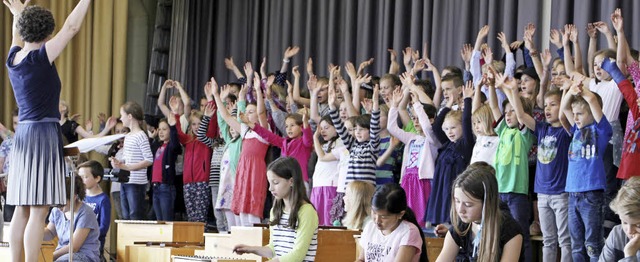 Der vielstimmige Schulchor begeisterte beim Binzener Schulfest.  | Foto: Rolf Rhein