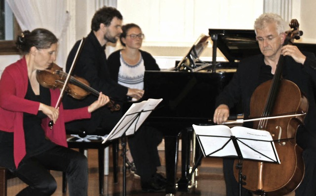 Die Geigerin Muriel Cantoreggi, der Ce...es Konzert im Klostersaal St. Blasien.  | Foto: Margrit Matyscak