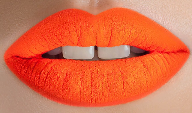 Farbige Lippen &#8211; aber bitte in matt  | Foto: sergeytay - Fotolia.com