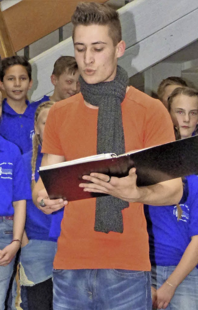 Solist Adrian Schrag begeistert im Bas...orkonzert des Frstenberg-Gymnasiums.   | Foto: Bombardi