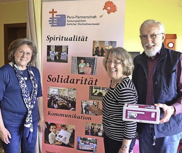 Dorit Schwarz (links) mit  Brigitte und Lothar Kuhnimhof   | Foto: Ralf Morys