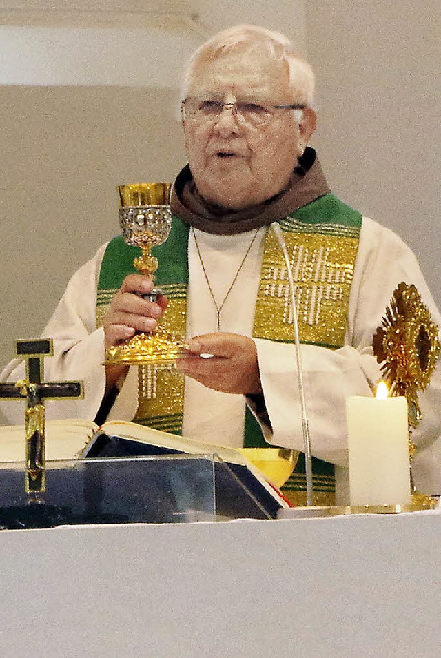 Pater Manfred feierte die Messe in Oberrimsingen.  | Foto: Schmitt