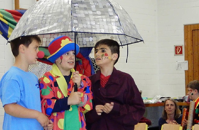 Schulfest in Langenau: Die Kinder lie...pern. Clowns gehren unbedingt dazu.    | Foto: Katharina Ma