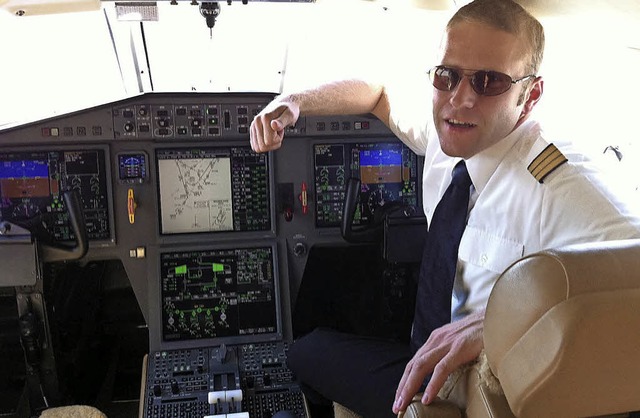 Pilot Jason Bohn im Cockpit   | Foto: Privat