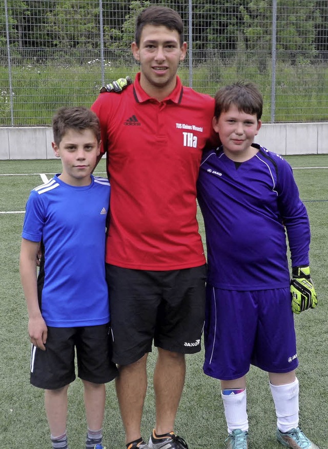 Trainer Tobias Haas mit seinem Bruder Nico (rechts) und Kimaro Leonhard   | Foto: Privat