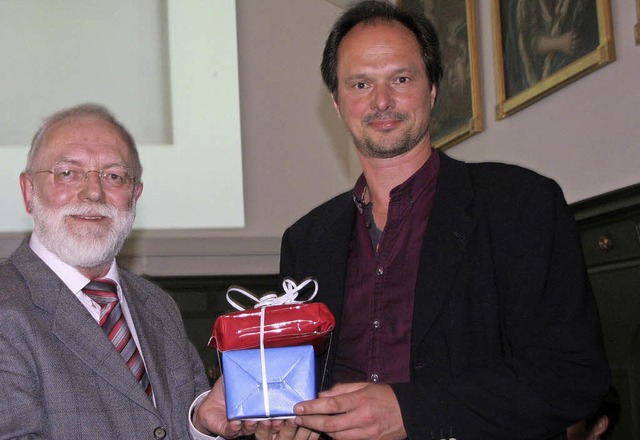 Ulrich Dick (rechts) verlsst als sach...Ruthard Hirschner verabschiedete ihn.   | Foto: Marlies Jung-Knoblich