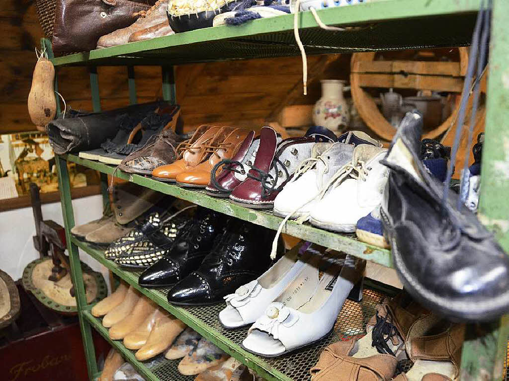 Das Mllmuseum Wallbach beherbergt auch komplette historische Schuhwerksttten