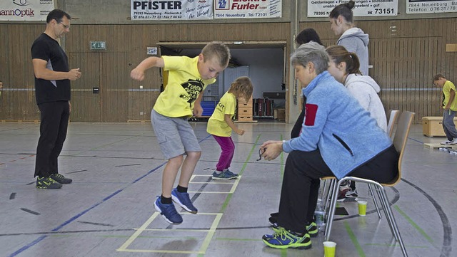 Schler der Neuenburger Realschule stellten sich einem Fitnesstest.   | Foto: Volker Mnch