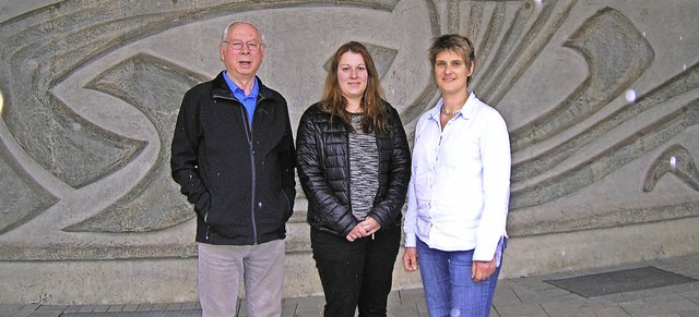 Im BZ-Gesprch: Bernhard Kern, Hannah ... Sibylle Langenbrinck vor St. Johannes  | Foto: Sylvia-Karina Jahn