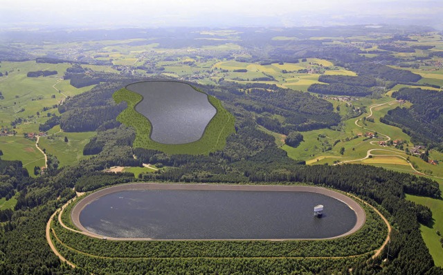 Zwei Speicher: Die Montage zeigt im Vo...nter  das geplante Hornbergbecken II.   | Foto:  Schluchseewerk AG