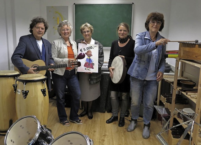 Untersttzung fr die Musiktherapie in...Simone Maier-Hanemann und Heike Sigl.   | Foto: Dorothee Philipp