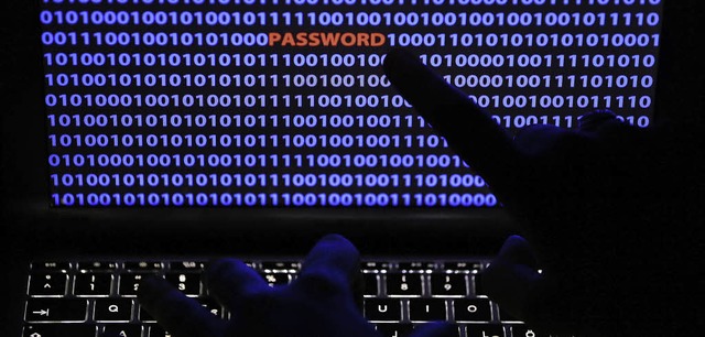 Cyberkriminelle  schlagen hufig aus der Dunkelzone des Internets zu.   | Foto: dpa