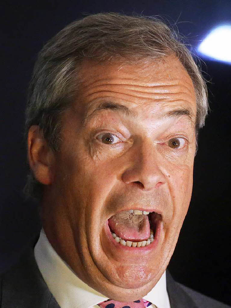 Nigel Farage, Vorsitzender der UK Independence Party, reagiert am 23.06.2016 in London auf der Wahlparty von Leave.eu auf den Stand der Stimmauszhlung