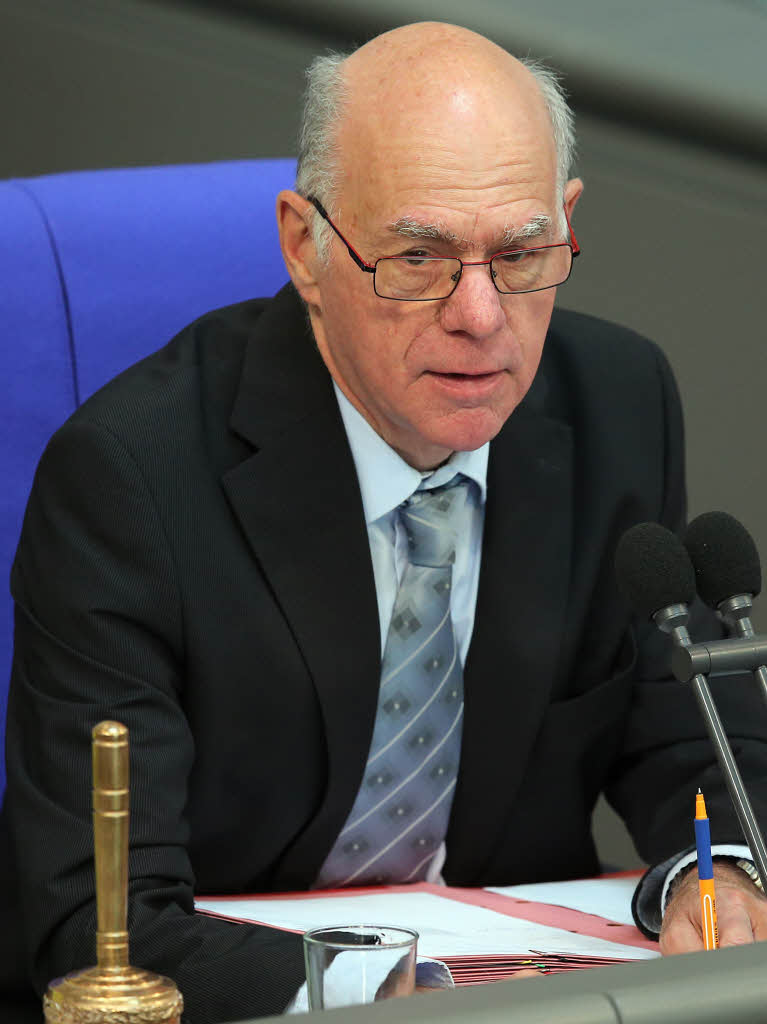 Der deutsche Bundestagsprsident Norbert Lammert kndigte an, dass der Bundestag wohl am Dienstag zu einer Sondersitzung zusammenkommen wrde.