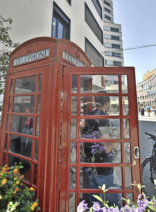 Die rote Telefonzelle, ein Geschenk de...en den  Stdten auf dem Chesterplatz.   | Foto: Barbara Ruda