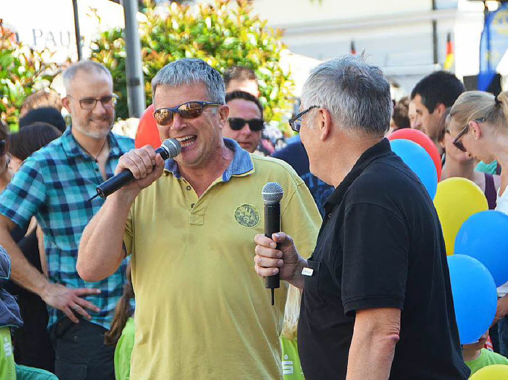 Hatten ihren Spaß: Strecken-Sprecher Pit Jenniches und Rennleiter Hans-Jörg Jenne. Hatten ihren Spaß: Strecken-Sprecher Pit Jenniches und Rennleiter Hans-Jörg Jenne.