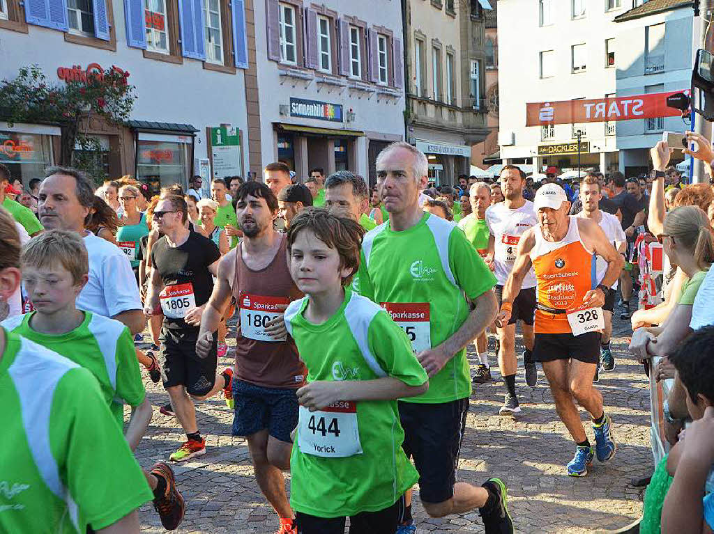 Massenstart beim Jedermannlauf Massenstart beim Jedermannlauf