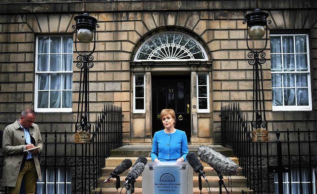 Schottlands First Minister und Vorsitz... National Party (SNP), Nicola Sturgeon  | Foto: AFP