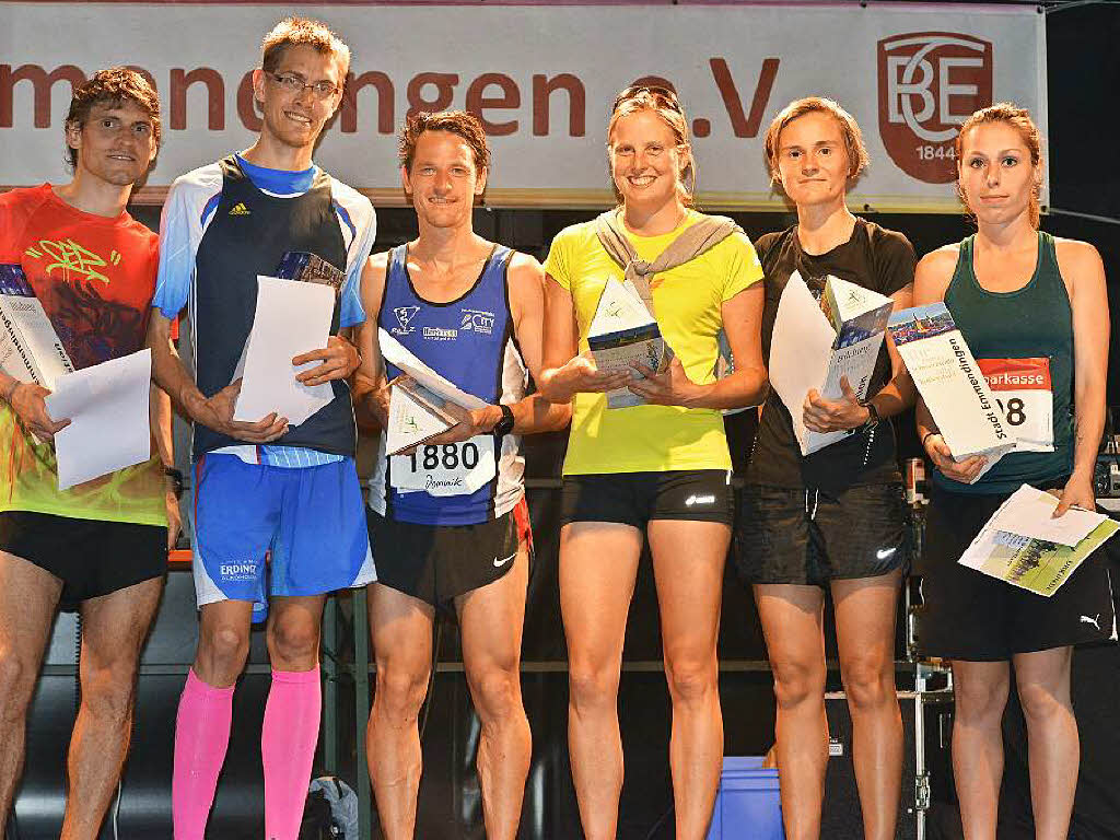 Siegerehrung des Zehn-Kilometer-Laufs, von links: Raffael Schaffrik (2.), Victor Larisch (1.), Dominik Ulrich (3.), Stephanie Schmitz-Weckauf (1.), Linda Griesbaum (2.) und Corina Wernet (3.).