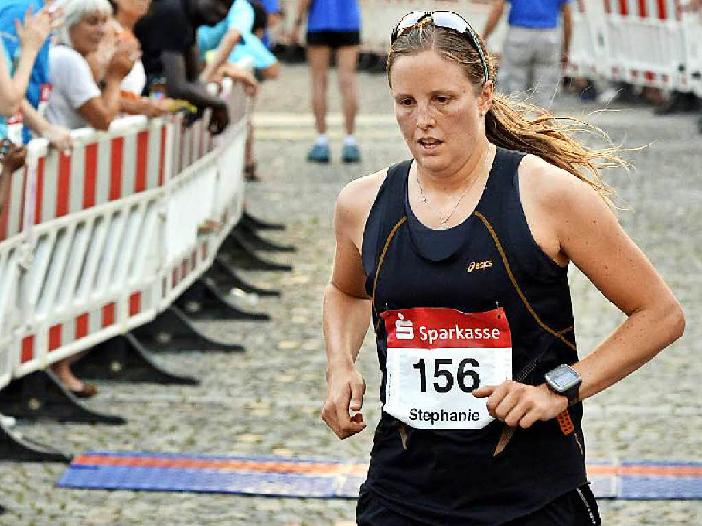 Stephanie Schmitz-Weckauf – die Erste der Frauenwertung beim Zieldurchlauf im Hauptrennen