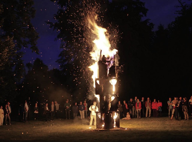 Meditatives zu Mittsommer: Meinrad Geigers Feuertulpenturm.   | Foto: martina david-wenk