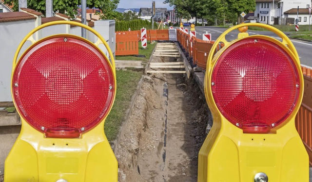 An der Rothauserstrae in Grafenhausen werden neue Stromleitungen verlegt.   | Foto: Chris Seifried