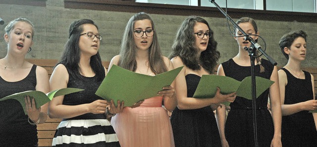 Mit viel Musik umrahmten die Schulabg...hre Abschlussfeier am Kant-Gymnasium.   | Foto: OUNAS-KRUSEL