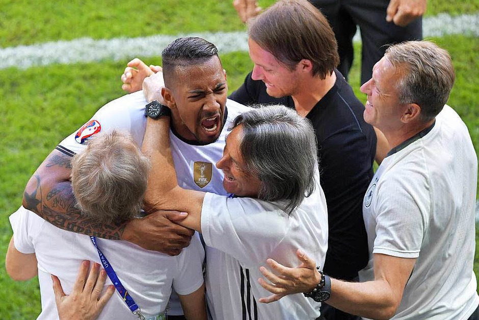 Jerôme Boateng erzielt das schnellste deutsche Tor bei einer EM-Endrunde (Foto: dpa) Jerôme Boateng erzielt das schnellste deutsche Tor bei einer EM-Endrunde (Foto: dpa)