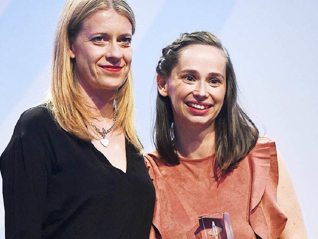 Die Laudatorin und Schauspielerin Caro...rleihung der Grimme Online Awards 2016  | Foto: dpa