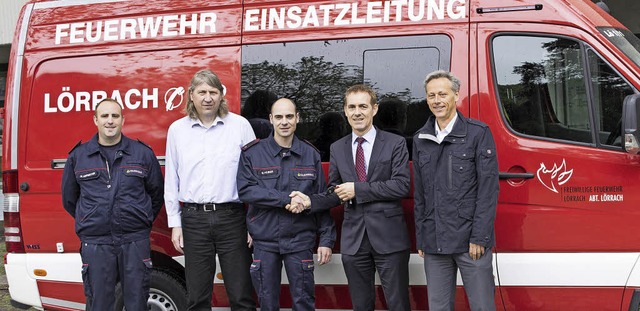 OB Jrg Lutz, Brgermeister Michael Wi...nahme des neuen Einsatzleitfahrzeugs.   | Foto: Stadt Lrrach