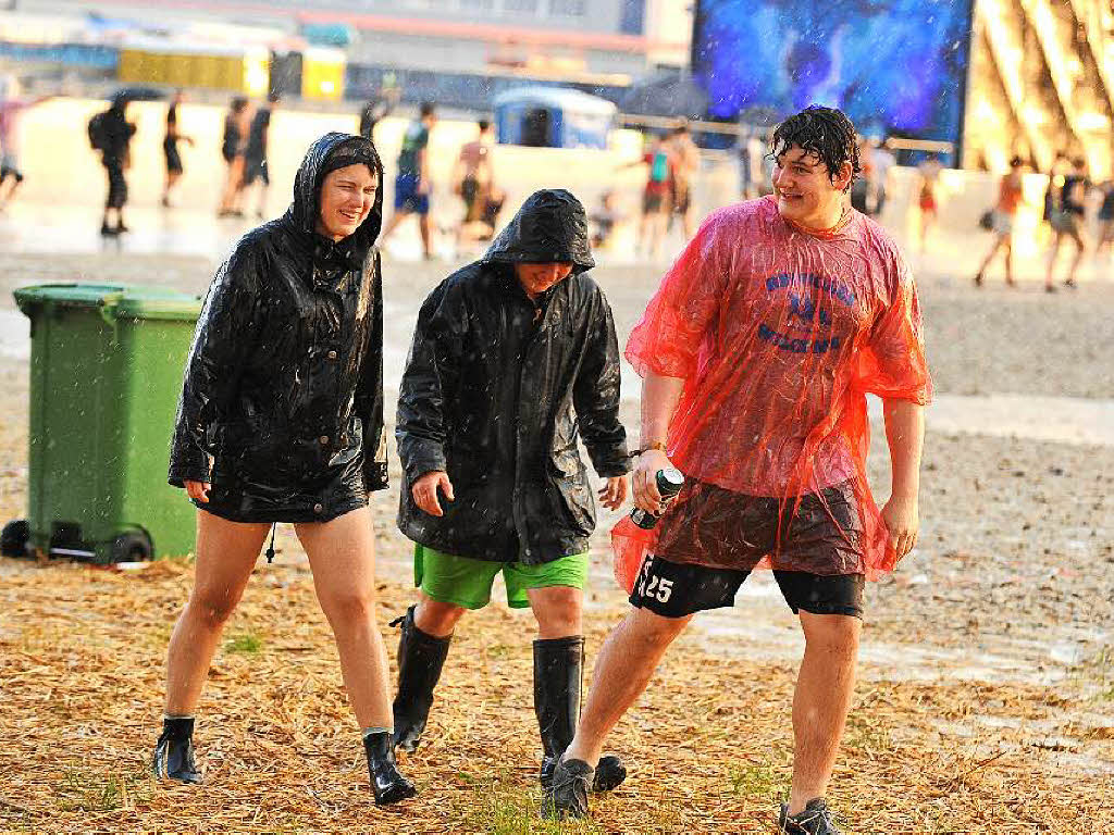 Sonne, Regen, Schlamm und Abbruch: Das Southside-Festival dauerte nicht lang. Unser Fotograf hat trotzdem ein paar Highlights festgehalten.