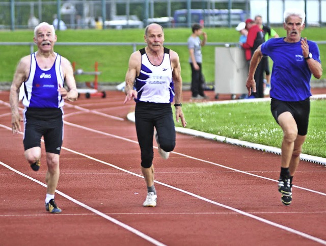 Rasant: Der 74-jhrige Fritz Reichle (...int ber 100 Meter in 14,36 Sekunden.   | Foto: heiler