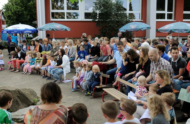 Zuhauf kamen Eltern und Groeltern &#8...inder in der Oberau &#8211; zum Fest.   | Foto: Wolfgang  Knstle