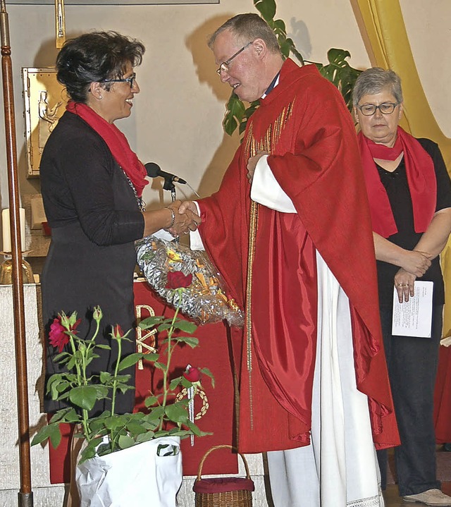 Nach 25 Jahren legte Kirchenchordirige...ter dankten fr ihr groes Engagement.  | Foto: Jutta Binner-Schwarz