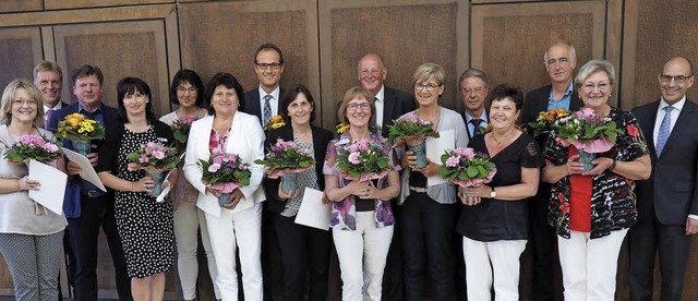 Jubilare und Pensionre ehrte fr die ...llvertreter Erich Greil (ganz rechts).  | Foto: Sparkasse