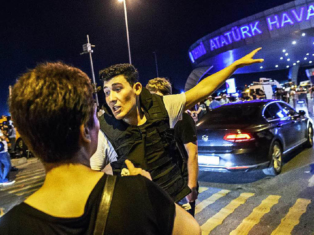 Ein Anschlag auf den Istanbuler Atatrk-Flughafen erschttert die Trkei.
