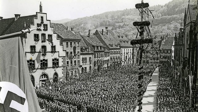 Nationalsozialistische Maifeier auf dem Mnsterplatz am 1. Mai 1939   | Foto: stadtarchiv freiburg/ingo schneider (2)