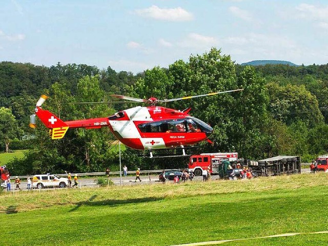 Der Rettungshubschrauber am Unfallort  | Foto: Marc Doll