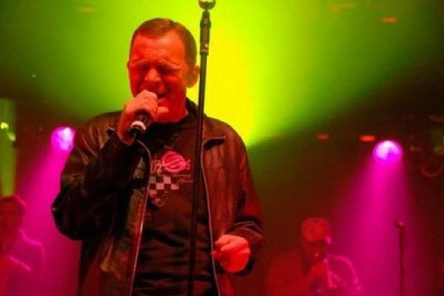 UB40 im Zirkuszelt: Wippen im Takt