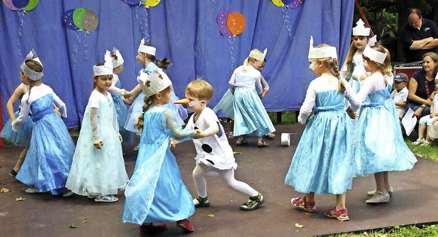 Mit ihrem beschwingten Tanz zu Disneys...laf ihr Publikum beim Kita-Sommerfest.  | Foto: Reiner Merz