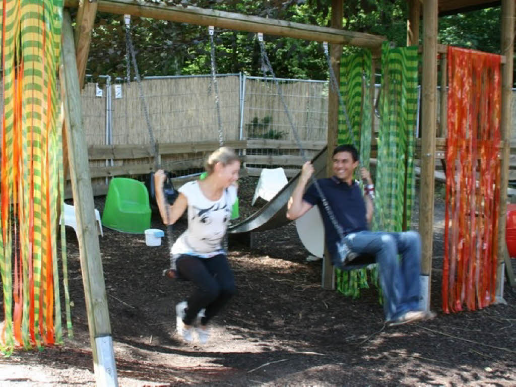 Aufbauarbeiten: fudder-Sommerfest im Waldsee 2007.