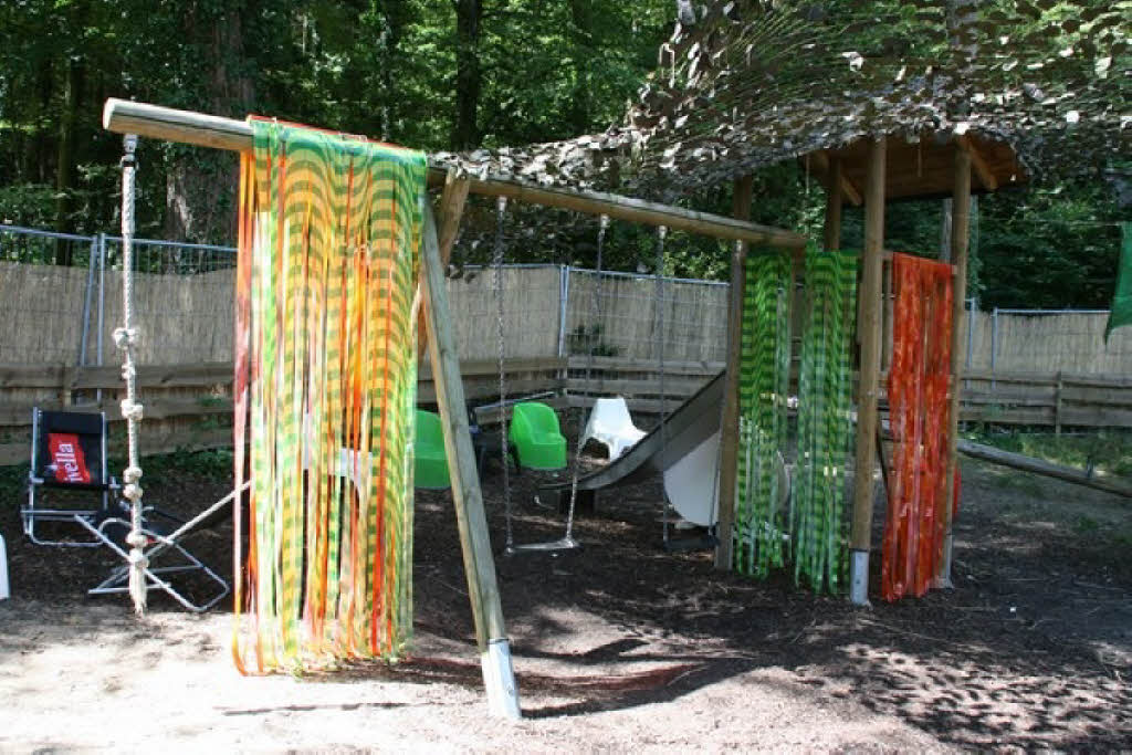Aufbauarbeiten: fudder-Sommerfest im Waldsee 2007.