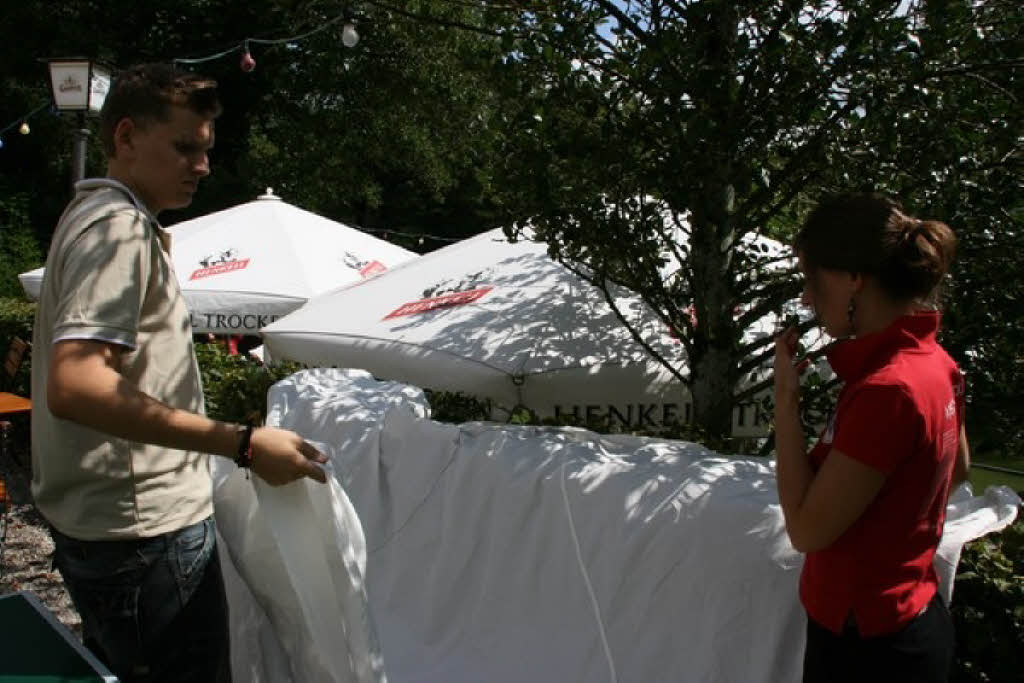 Aufbauarbeiten: fudder-Sommerfest im Waldsee 2007.