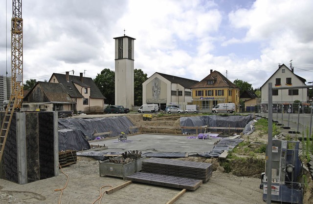 Blick in die Baugrube fr die neue Bugginger Dorfmitte   | Foto: Martin Pfefferle/FWD Hausbau GmbH