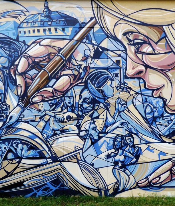 Der Streetart-Knstler Tom Brane hat i...Rckseite der Bauhof-Salzhalle bemalt.  | Foto: Lena Kaltenbach