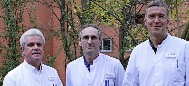 Die Spezialisten des Endoprothetikzent... Fichtner und  Achim Knig (von links)  | Foto: Landratsamt