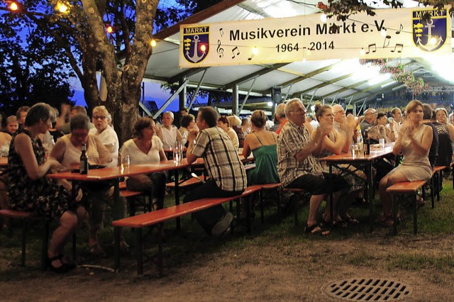 Stimmungsvolle Atmosphre: Beim Fische... 2. bis zum 4. Juli gemtlich feiern.   | Foto: Sedlak