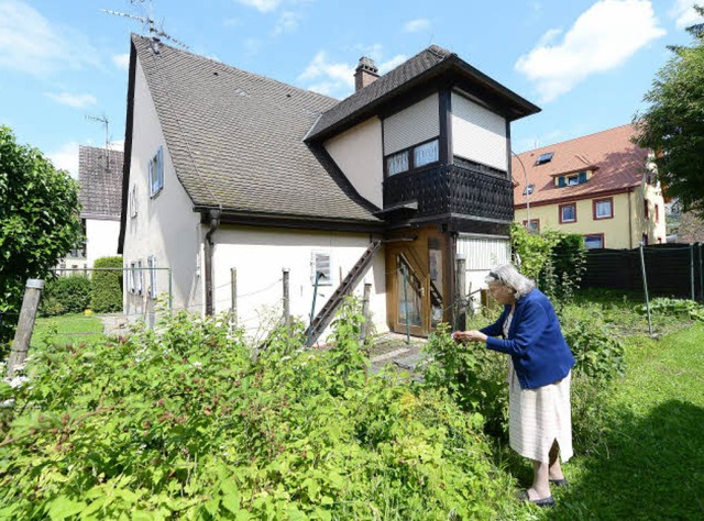Beim Himbeerpflcken: Seit 90 Jahren l...rderer im selben Haus in St. Georgen.  | Foto: Ingo Schneider