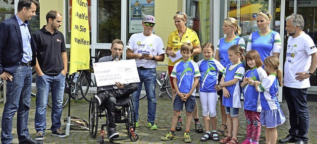 Brgermeister Andreas Hall (links) emp...inkgo-Tour&#8220; auf dem Marktplatz.   | Foto: Gerhard Lck