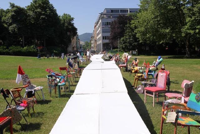 Freiburger Studierende haben im Sthli ein Festbankett aufgebaut - und es ist Kunst